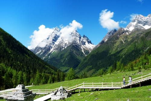 四姑娘山包车旅游