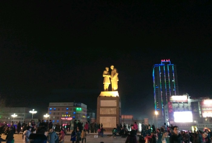 中秋成都租车自驾旅游去团结夜市
